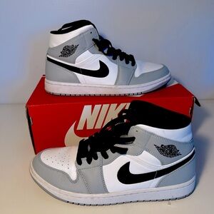 Men’s Jordan 1 Mid Light Smoke Grey - US 8.5M / 10W (EXCELLENT CONDITION)
